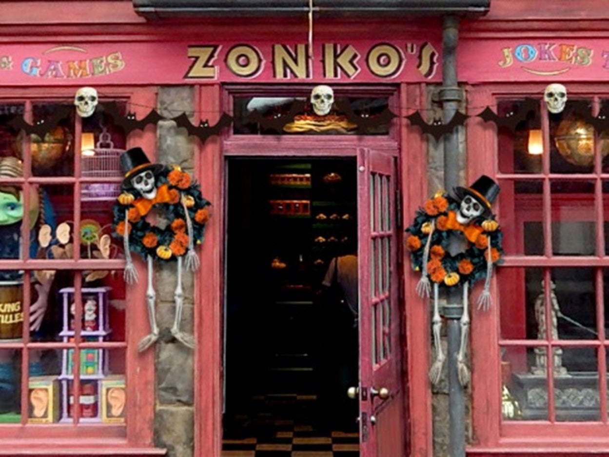 ハロウィーンのホグズミード村／画像提供：ユー・エス・ジェイ