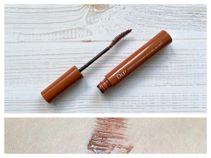 絶妙な抜け感を出す、キャラメルブラウンのマスカラ