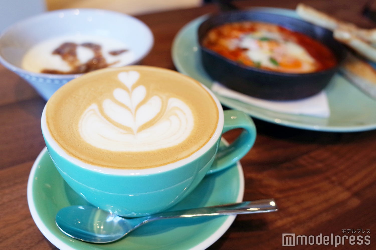 表参道にカフェ「エリック・ローズ」バーガーやパンケーキなど食事も充実 “ペットOK”テラス席も
