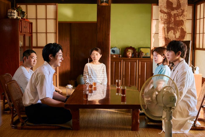 今野浩喜、近藤公園、小芝風花、松本潤「19番目のカルテ」第6話(C)TBSスパークル/TBS(撮影:加藤春日)