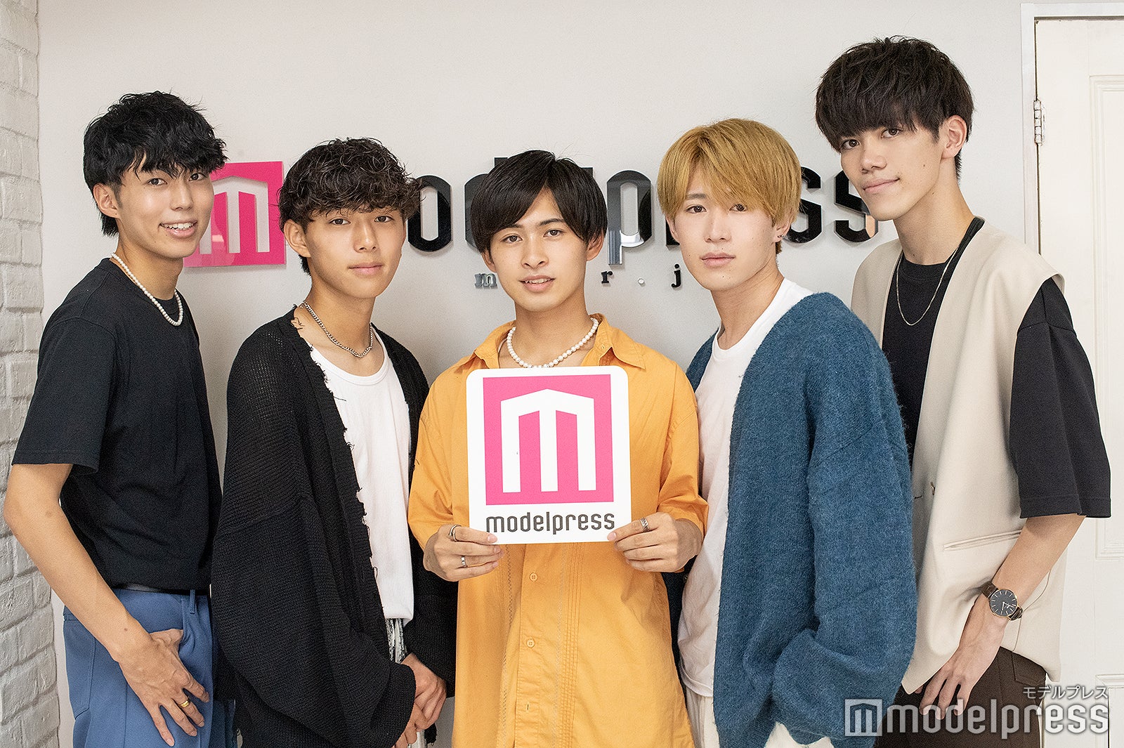 「ミスター明治学院コンテスト2021」ファイナリスト／左から香川晟さん、小林虎太郎さん、首藤浩輝さん、清水芳基さん、矢留悠誠さん（C）モデルプレス