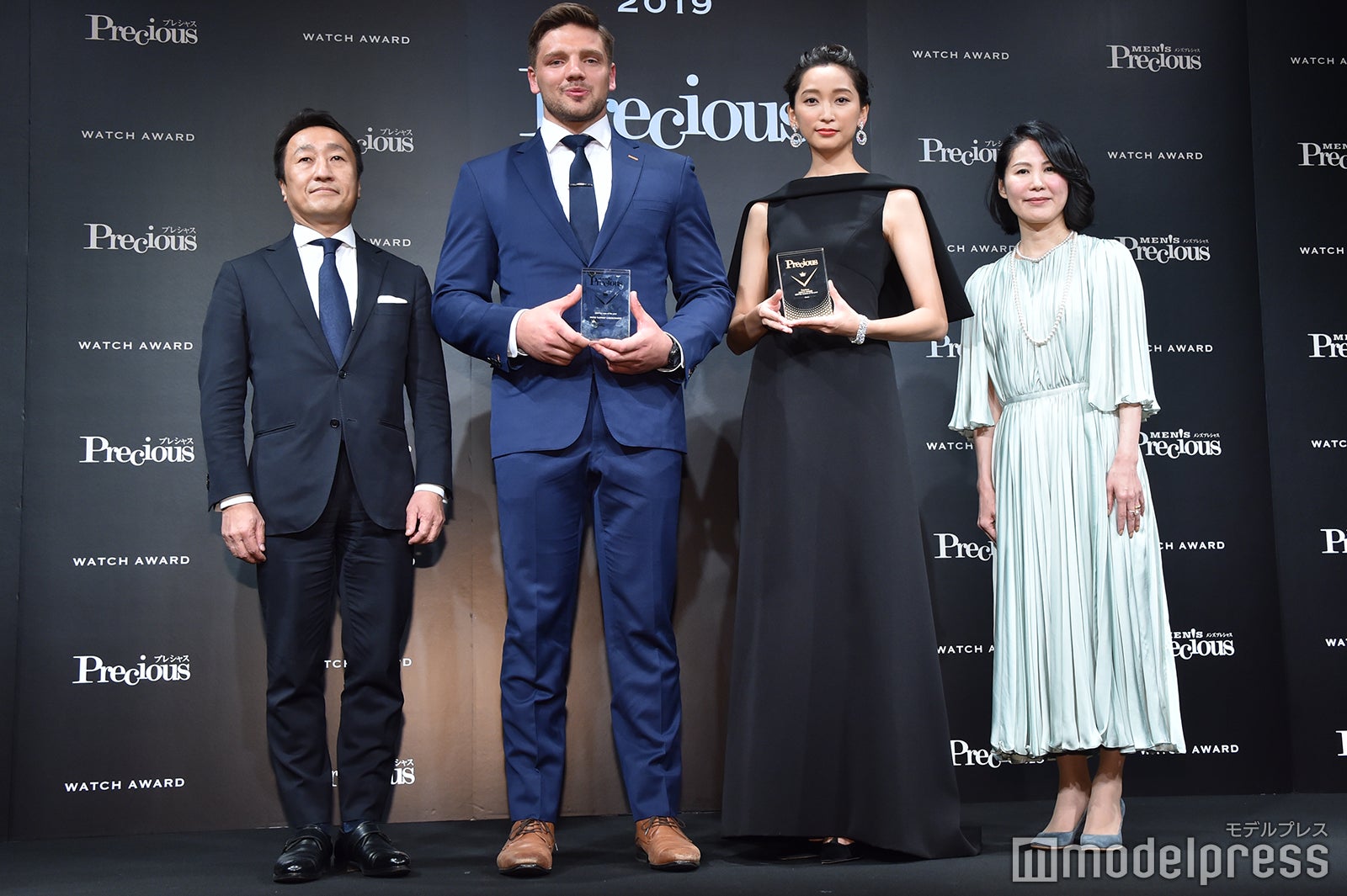 酒井直人編集長、ピーター・ラピース・ラブスカフニ選手、杏、高橋木綿子編集長 （C）モデルプレス