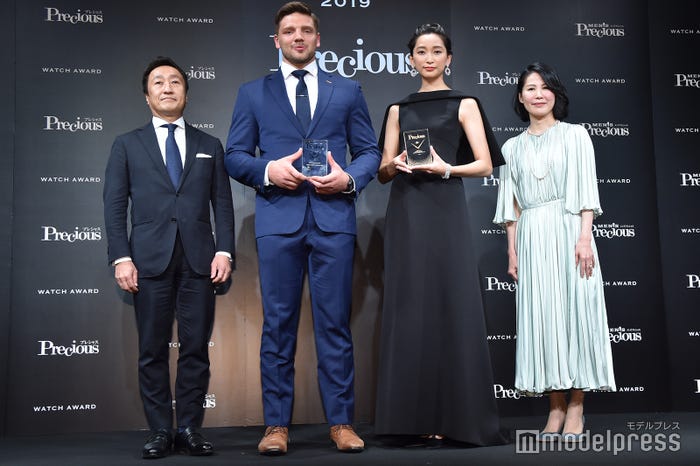 酒井直人編集長、ピーター・ラピース・ラブスカフニ選手、杏、高橋木綿子編集長 (C)モデルプレス