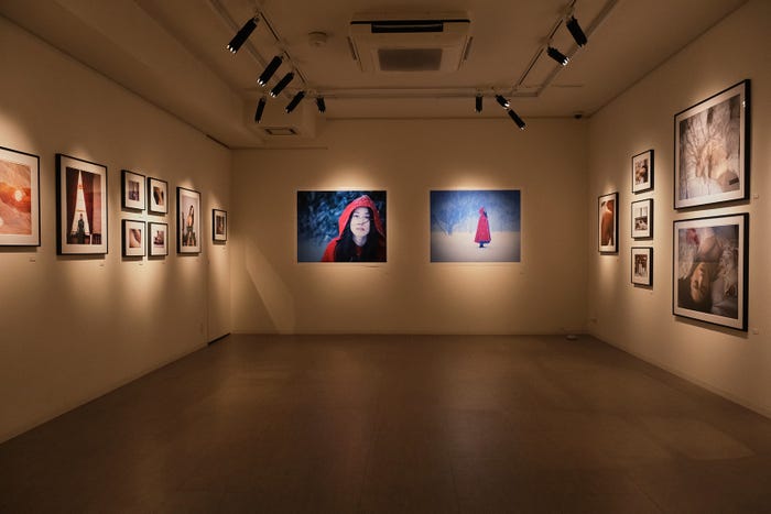 澄田綾乃×LUCKMAN初写真展「if…」の様子(提供写真)