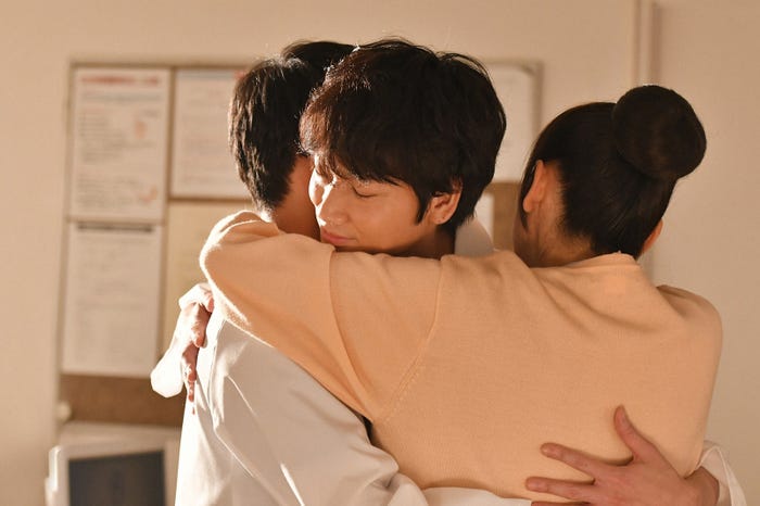 星野源、綾野剛、吉田羊/「コウノドリ」最終話より(画像提供:TBS)