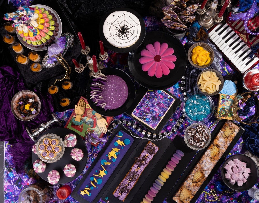 コンラッド大阪でハロウィンスイーツビュッフェ、クモの巣や星を飾ったカラフルスイーツ