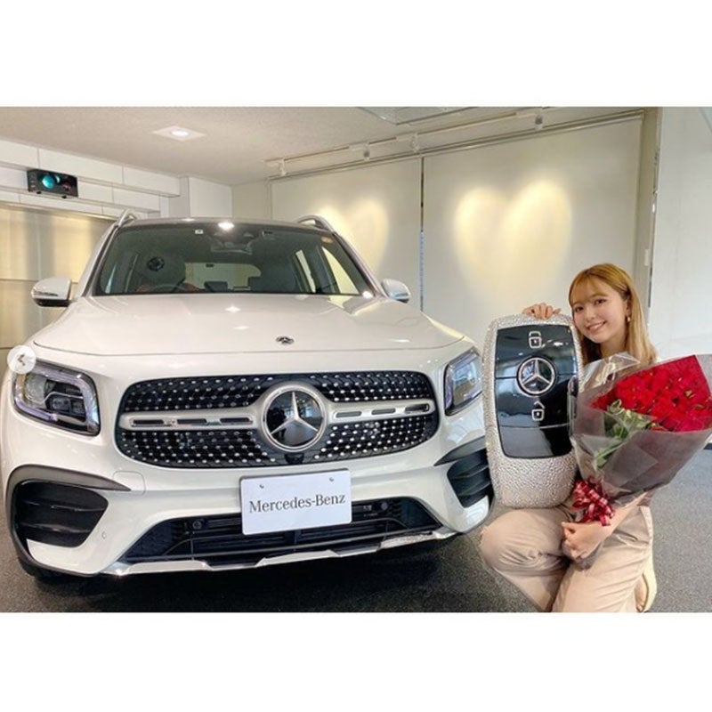 藤田ニコル、“総額700万”ベンツ納車を報告