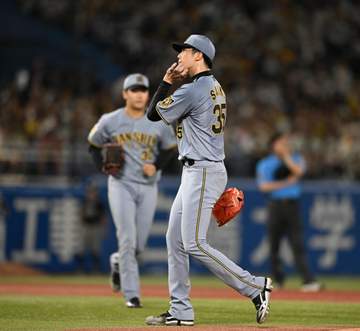 阪神・才木VSヤクルト・岩田は1打席で19球の激闘に 神宮どよめき 岩田が左前打で軍配 才木は直後に降板に