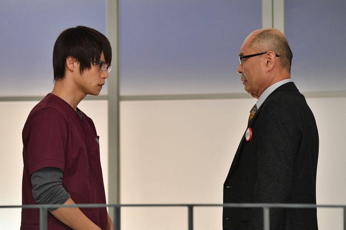 窪田正孝、伊武雅刀/「アンナチュラル」第8話より(C)TBS