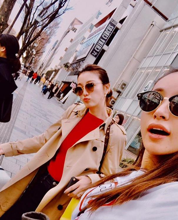 鈴木紗理奈＆木下優樹菜“姉妹”、すっぴんデート写真を公開「そっくり」「オーラがすごい」と反響