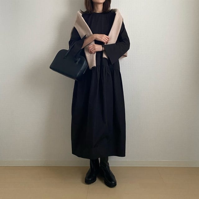 黒ワンピース 黒