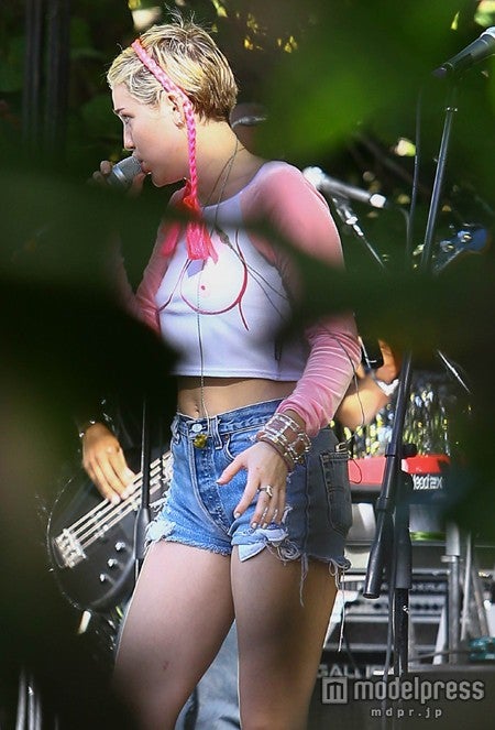 マイリー・サイラス、恋愛好調で幸せ太り？