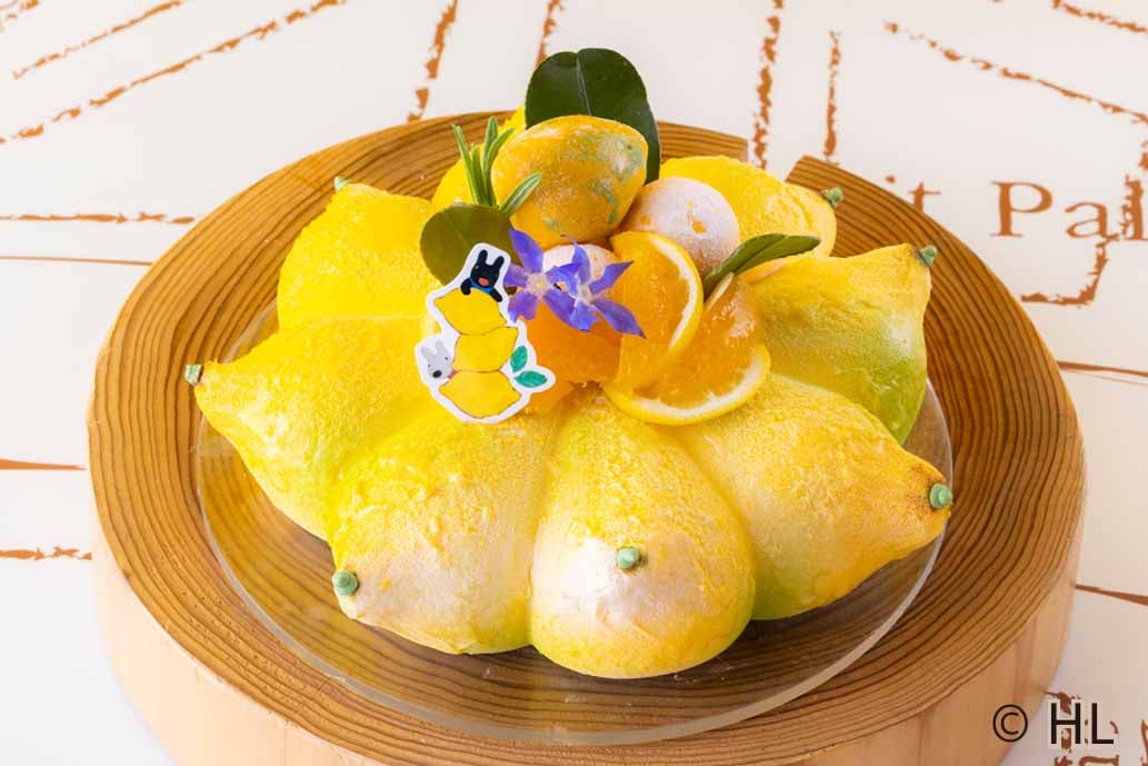 スイーツビュッフェ ～リサとガスパール バカンスの思い出～（C）2025 Anne Gutman & Georg Hallensleben／Hachette Livre