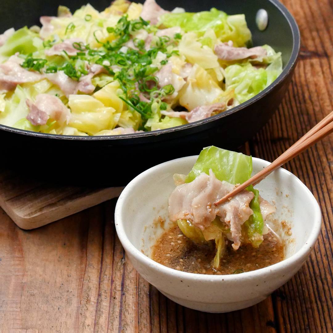 ごまぽん酢だれで!豚肉とキャベツのフライパン蒸し