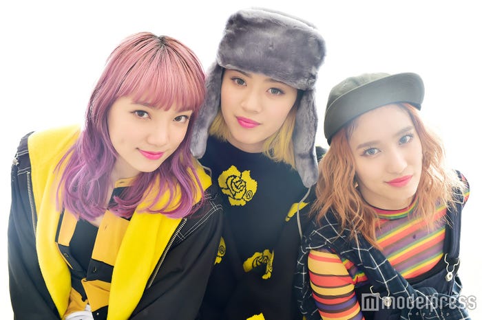 須田アンナ、武部柚那、YURINO(C)モデルプレス