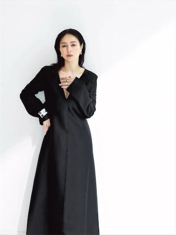 極美品　loin. ロワン　井川遥さんプロデュース　デザインデニムワンピース 新品Loin ロワン 井川遥着 デニムワンピース - メルカリ