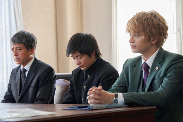 勝村政信、斎藤汰鷹、中島健人「しょせん他人事ですから」第7話より(C)しょせん他人事ですから製作委員会