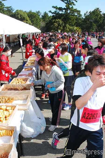 20万個以上のスイーツが用意される／画像提供：インターナショナルスポーツマーケティング