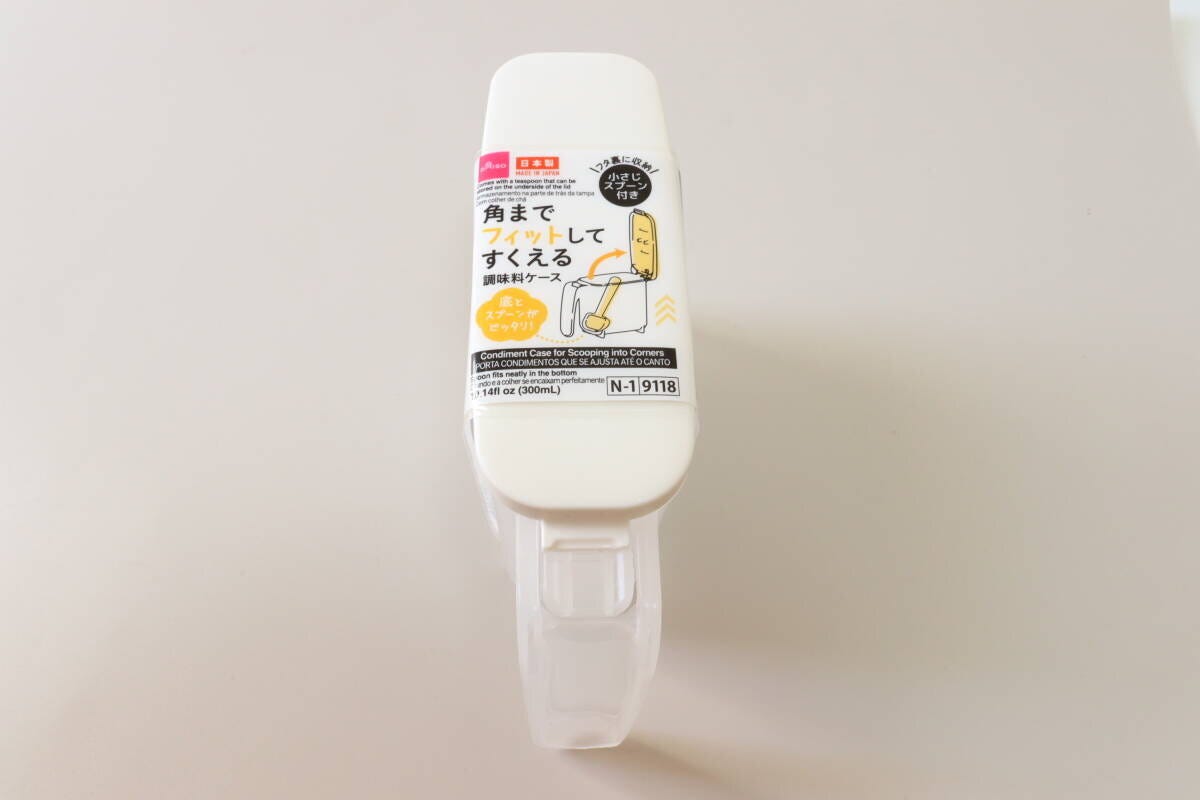 ダイソーの角までフィットしてすくえる調味料ケース