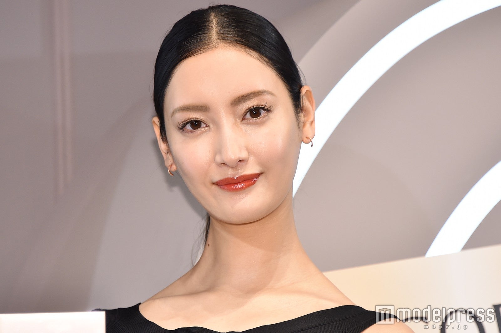 菜々緒、美肌の秘訣は“冷水”にあり