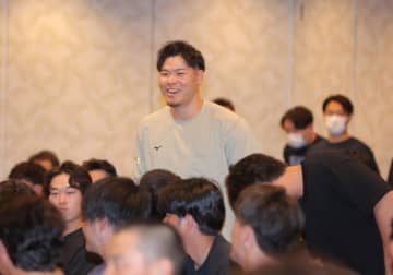 阪神・佐藤輝が総額5億円で単年契約「事実じゃないことも書かれたり、いろいろありました」「連覇へ頑張りたい」