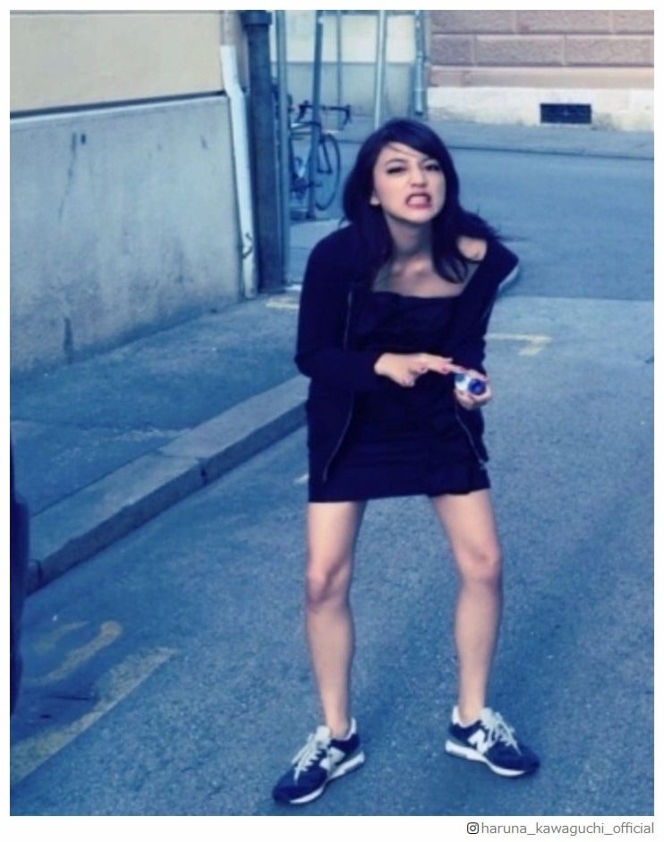 川口春奈、19歳の“トガッテタ”がに股ミニスカショット公開で反響「ワイルドでかっこいい」