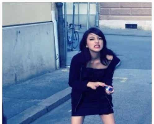 川口春奈、19歳の“トガッテタ”がに股ミニスカショット公開で反響「ワイルドでかっこいい」