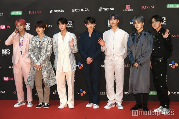 BTS (左から)V、SUGA、JIN、JUNG KOOK、RM、JIMIN、J-HOPE (C)モデルプレス