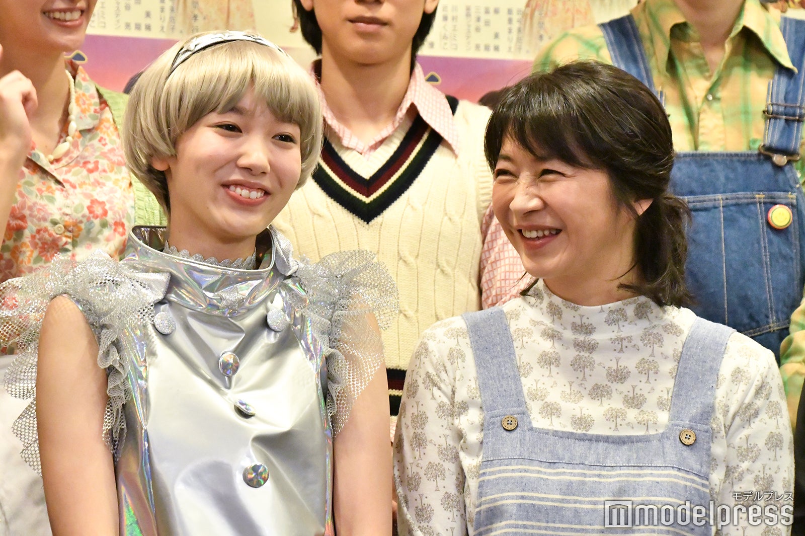 飯豊まりえ、田中美佐子 （C）モデルプレス