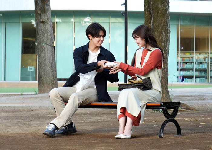 片寄涼太、鈴木愛理「推しが上司になりまして」第6話(C)「推しが上司になりまして」製作委員会