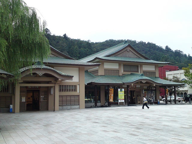 Yamanaka Onsen 2 by Cam Switzer