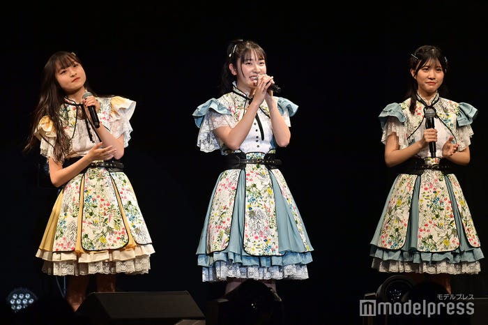 (左から)川又あん奈、川又優菜、渡辺菜月/STU48(C)モデルプレス