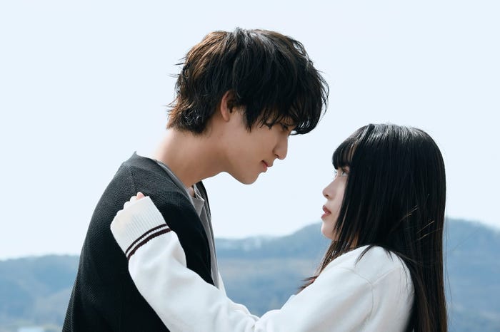 橋本涼、高石あかり(C)sora・白泉社(C)「墜落JKと廃人教師」製作委員会・MBS