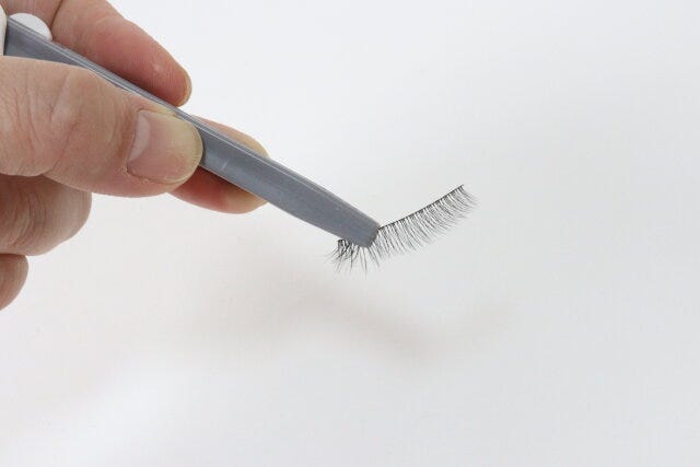 バス用排水口ブラシ　ピンセット使用例