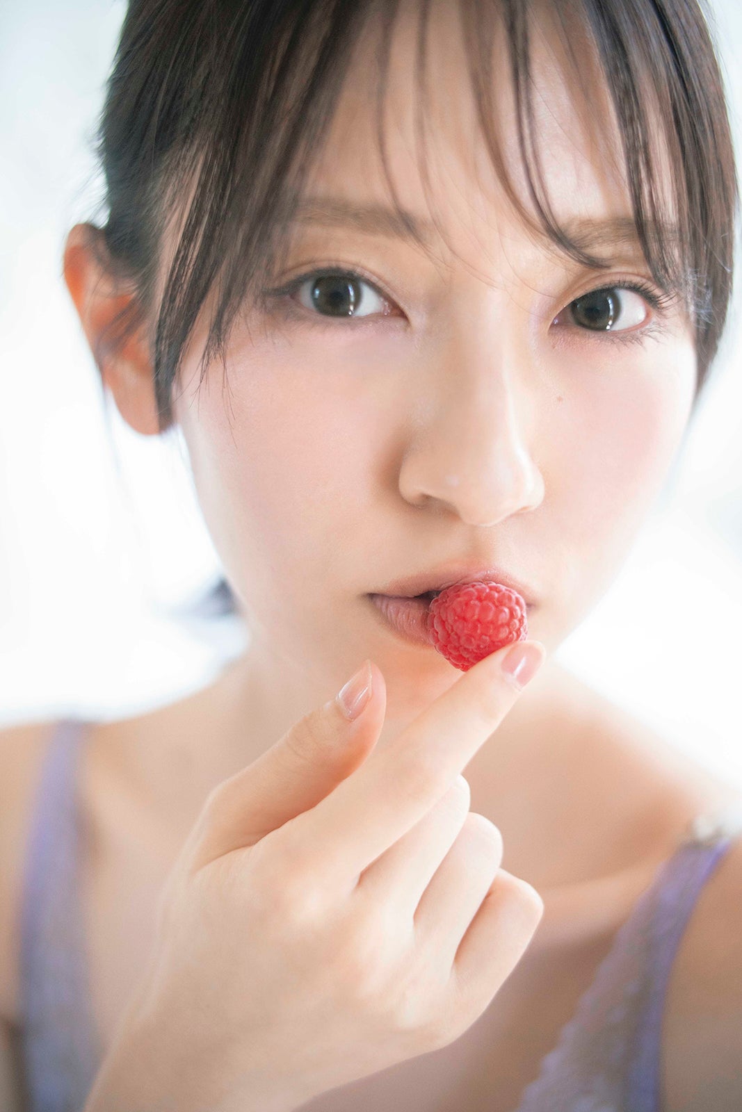 日向坂46金村美玖、絶景・遊園地で多彩な表情 2nd写真集裏表紙4種一挙解禁【機微】