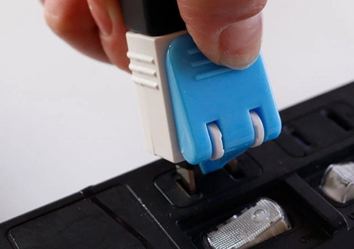 ダイソー ラクラク抜ける!電源アダプター 仕組み 使用例 ダイソー ラクラク抜ける!電源アダプター 仕組み 使用例