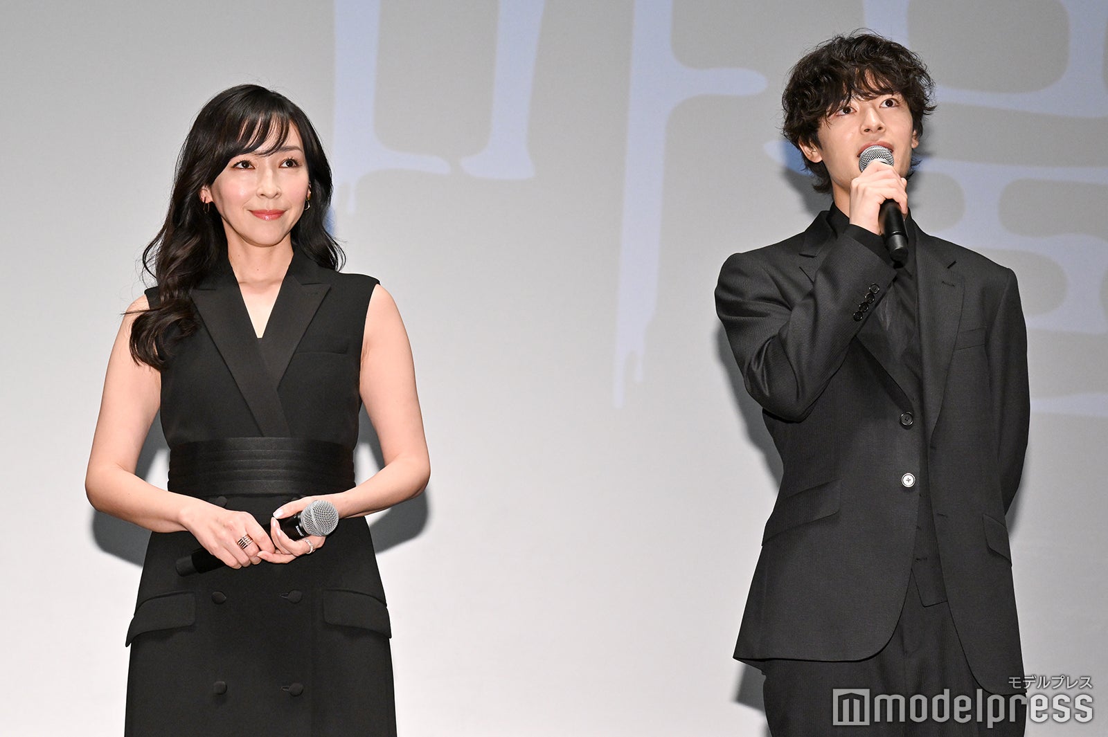 麻生久美子、塩野瑛久（C）モデルプレス