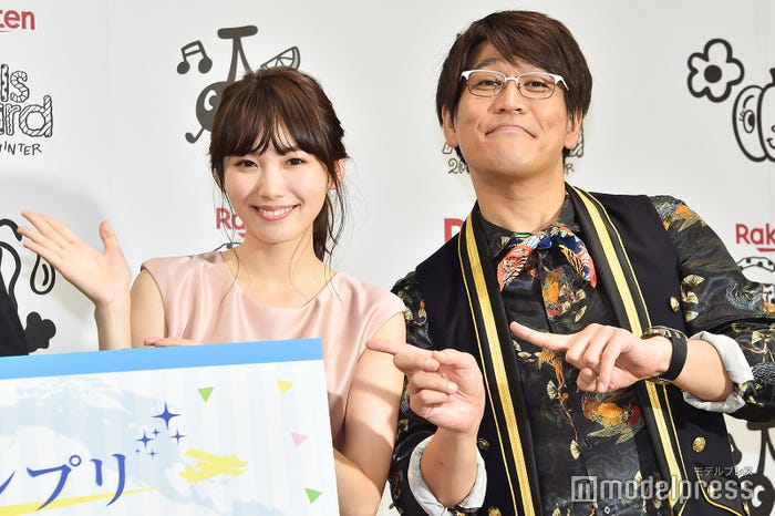 飯豊まりえ、古坂大魔王 (C)モデルプレス