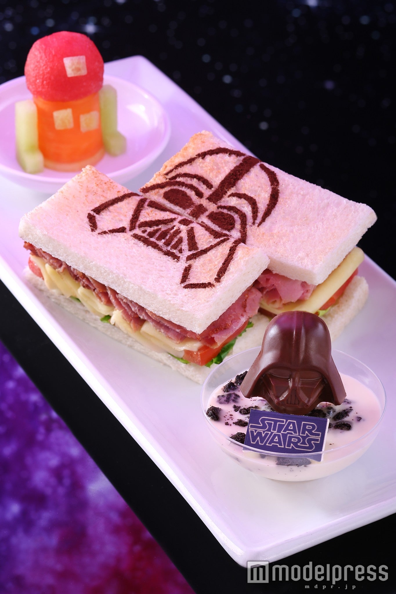 「スタジオ･ラウンジ」のサンドイッチコンボ／画像提供：香港ディズニーランド・リゾート