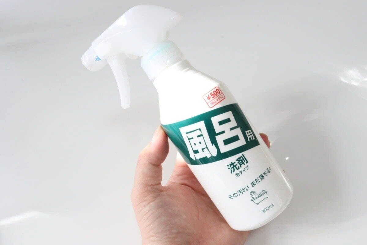 ダイソーの汚れ落ち抜群な浴室用合成洗剤