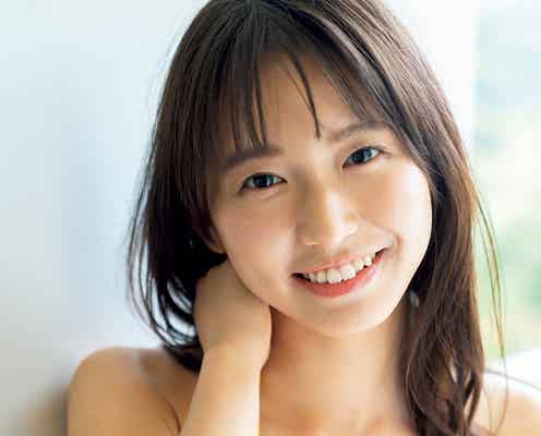 現役成城大生・志田音々、豊満バストのぞく純朴グラビア