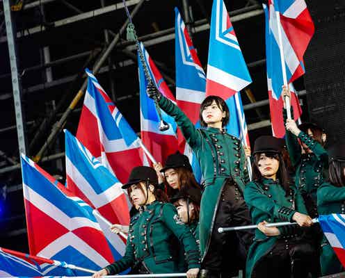 欅坂46だけで坂道AKB「誰のことを一番 愛してる?」堂々“生歌”披露!初の野外ワンマンで“びしょ濡れ”演出も<「欅共和国 2017」ライブレポ/セットリスト>
