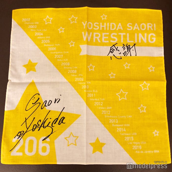 報道陣に配られたハンカチ(C)モデルプレス