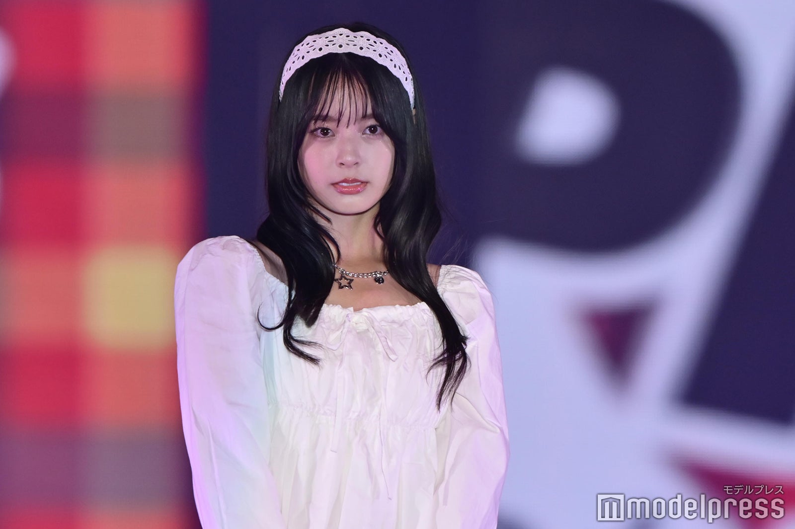 「今日好き」小國舞羽、レースタイツ×ミニスカで美脚披露 ガーリーな雰囲気纏う【ガルアワ2025AW】