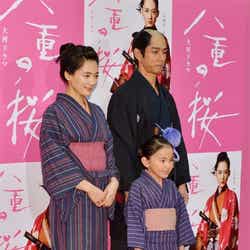 大河ドラマ「八重の桜」完成試写会に出席した綾瀬はるか、西島秀俊、鈴木梨央