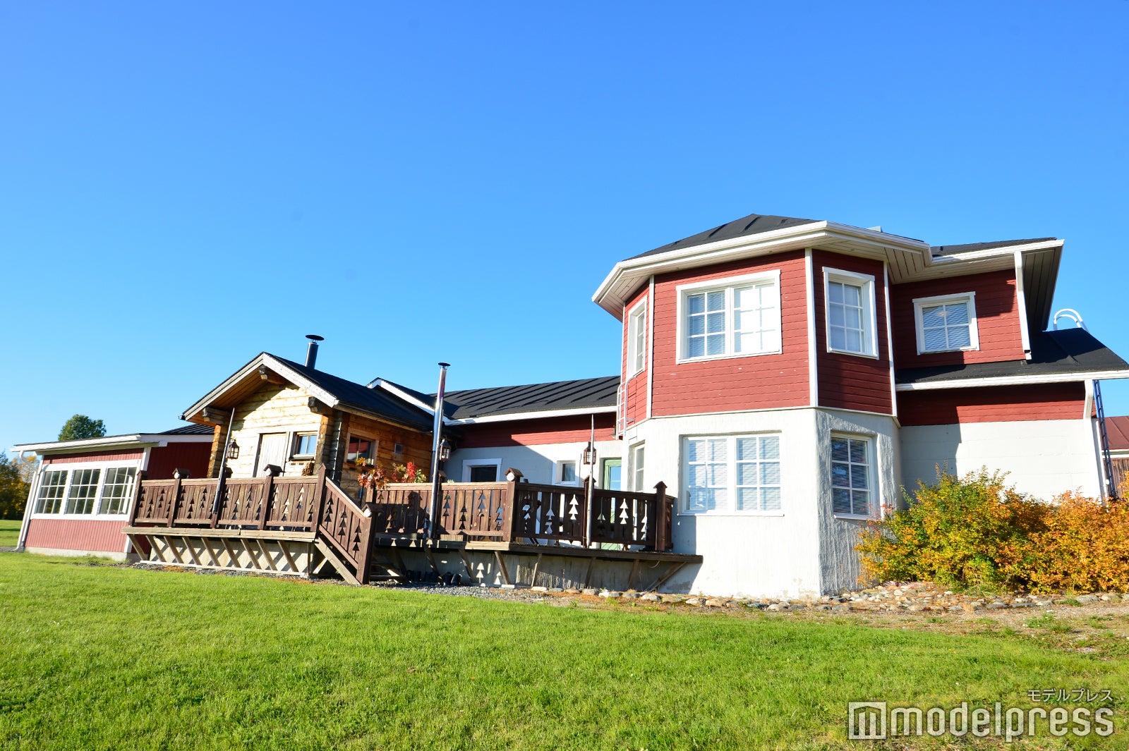 湖畔に佇むサウナ「Pohjolan Pirtti 」（C）モデルプレス