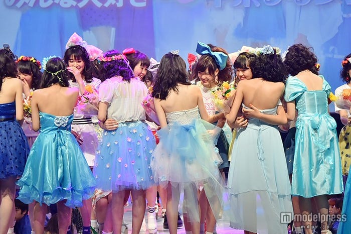 「nicola」モデル8人卒業式で笑顔と涙溢れる