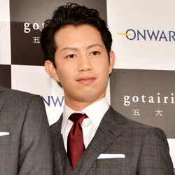 左から:中村隼人、中村歌昇、片岡愛之助、尾上松也、中村壱太郎