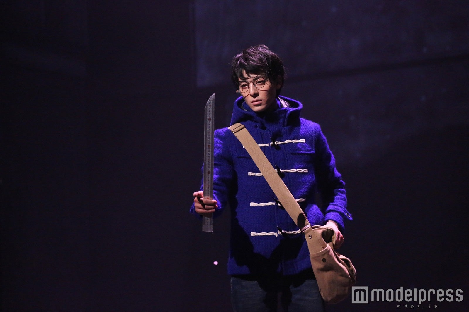 主人公・間武士は定規を武器に戦う