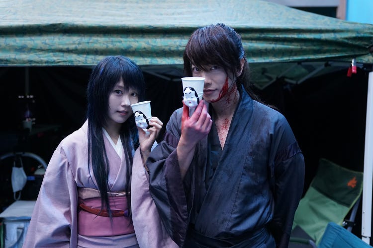 佐藤健 有村架純 新田真剣佑ら るろうに剣心 貴重なオフショット公開 モデルプレス 佐藤健 有村架純 新田真剣佑ら るろうに剣心 貴重なオフショット公開 モデルプレス